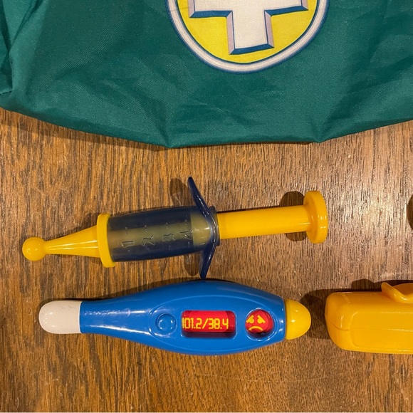 2005  Fisher Price Pretend Play Medical Doctor Bag with Tools - Picture 7 of 7